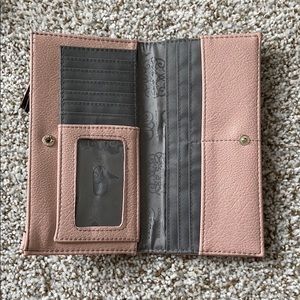 Enzo Angiolini wallet